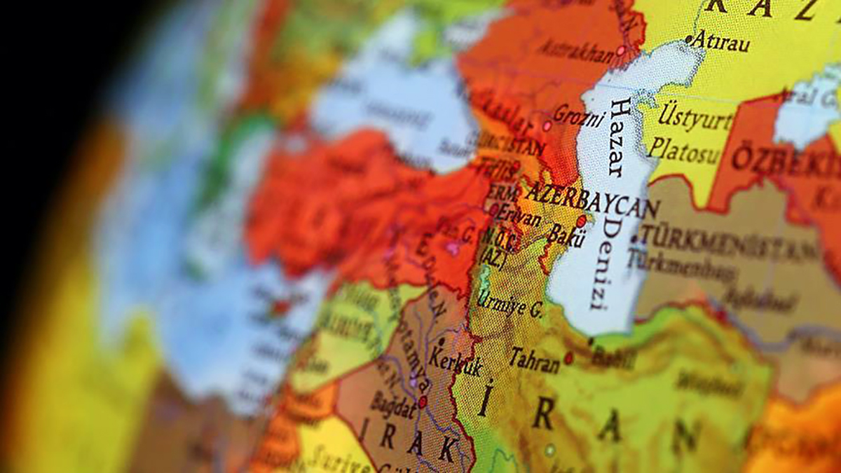 �ran ve Tacikistan aras�nda �ok say�da anla�ma