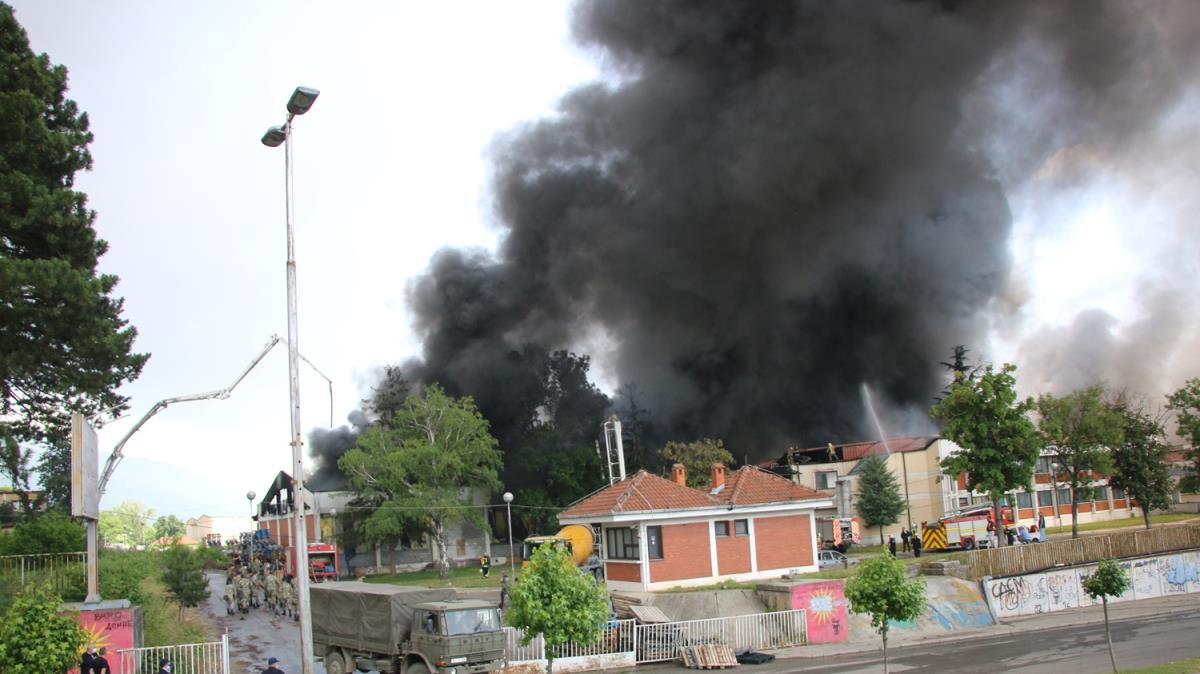 Kuzey Makedonya'da eski fabrikada yangn