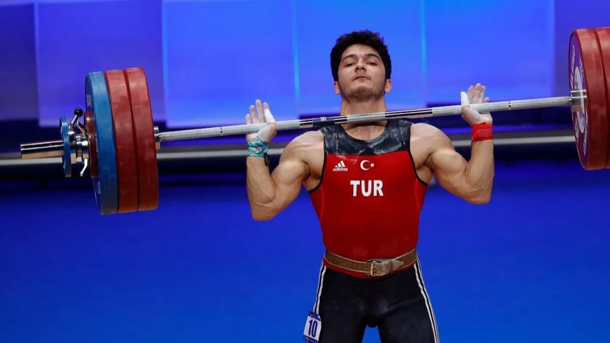 Milli sporcu Muhammed Furkan zbek'ten 2 altn, 1 bronz madalya