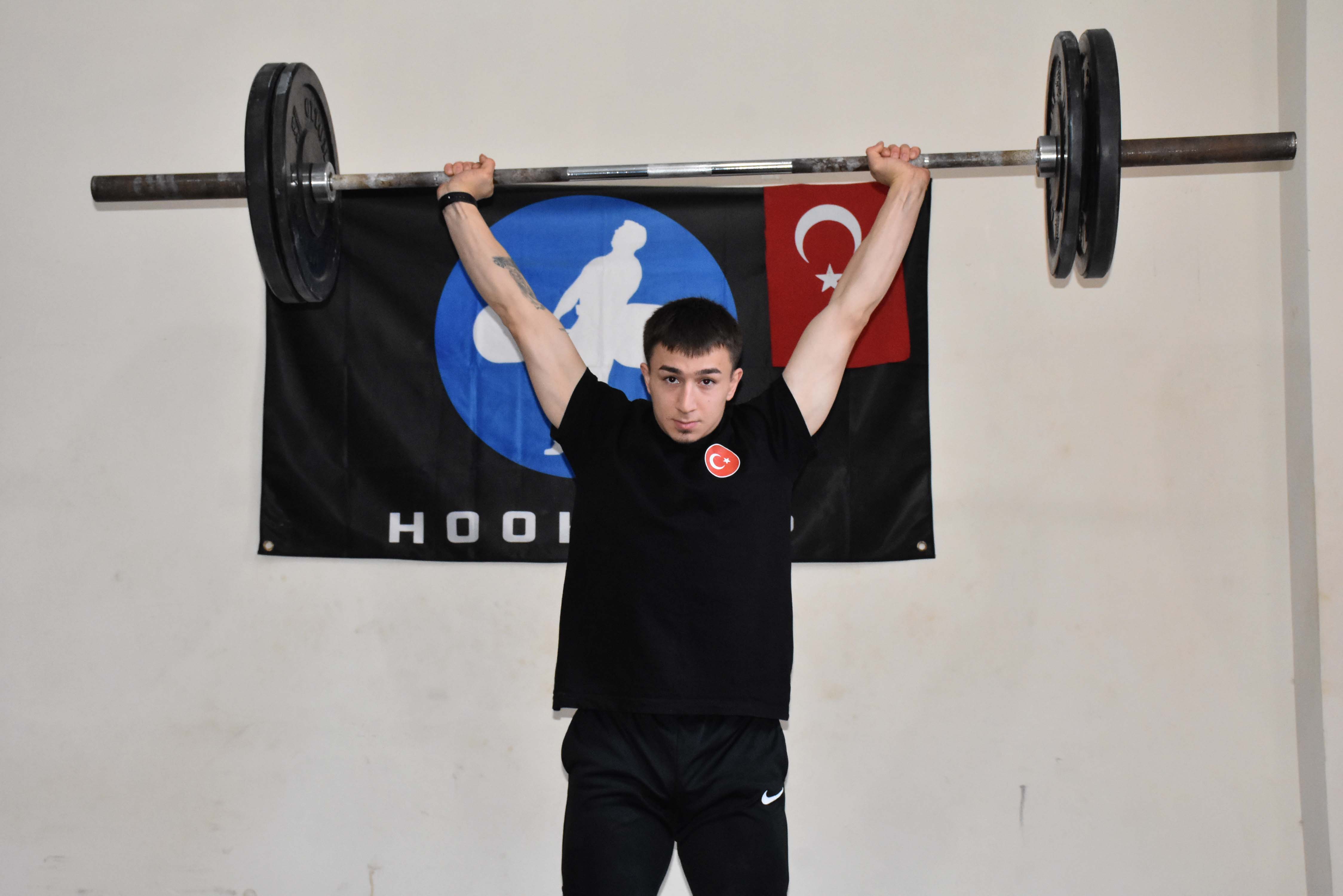 Milli sporcu Yusuf Fehmi Gen�'ten g�m�� madalya