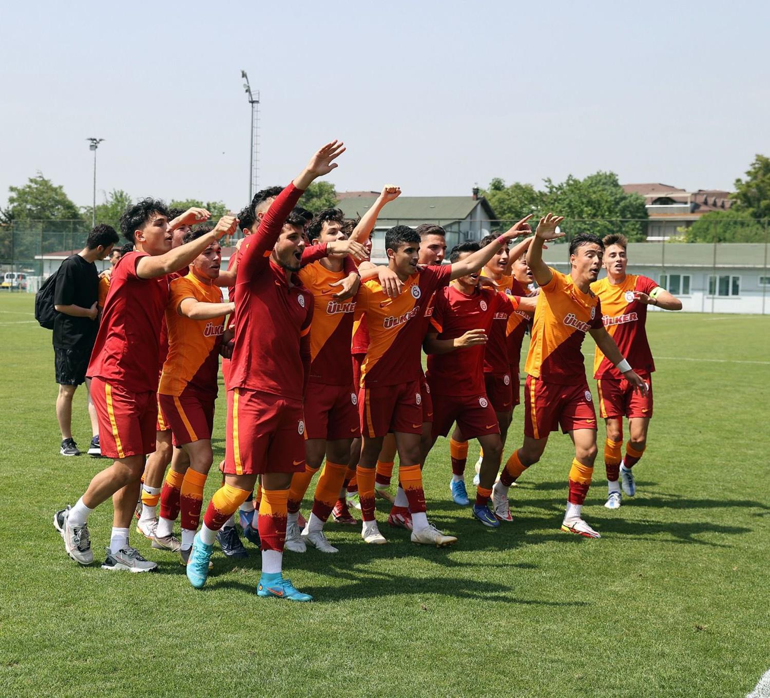 19 Ya� Alt� Geli�im S�per Ligi'nde �ampiyon Galatasaray