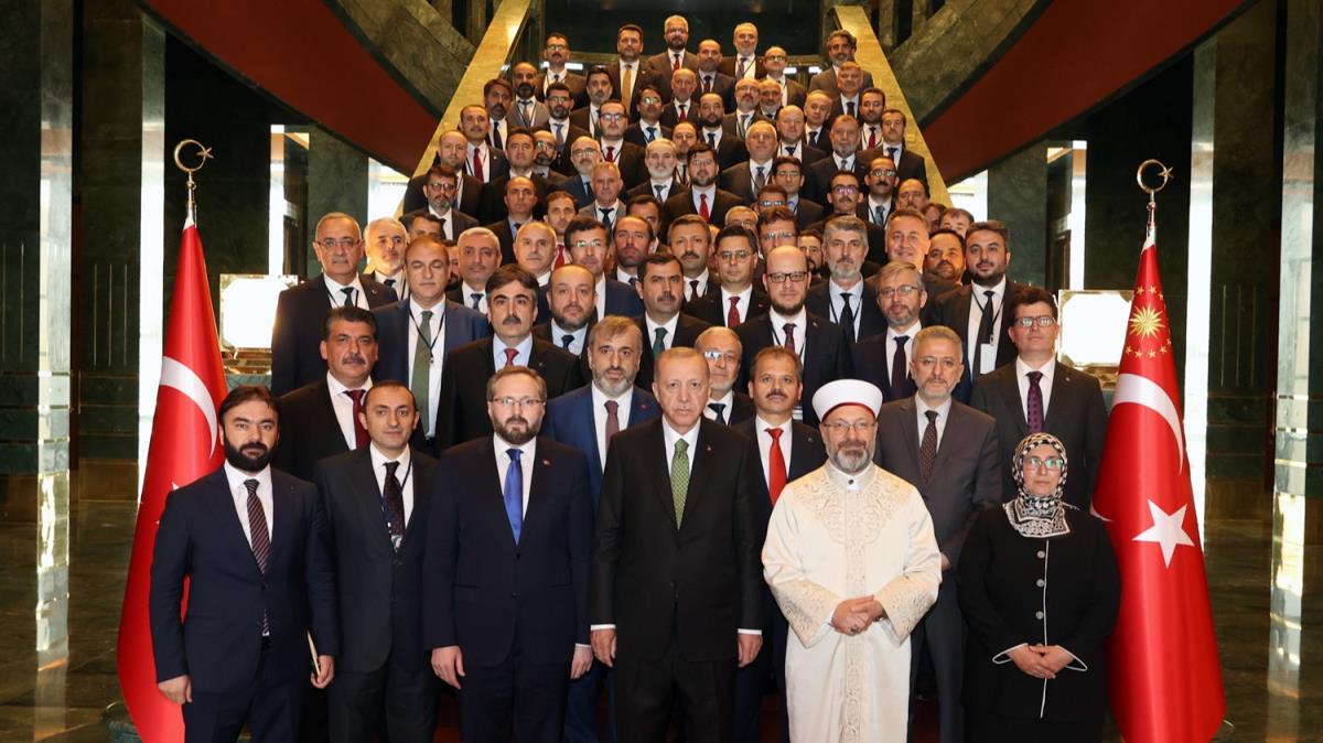 Cumhurbakan Erdoan, Diyanet leri Bakanl mavir ve ataeleri ile bir araya geldi