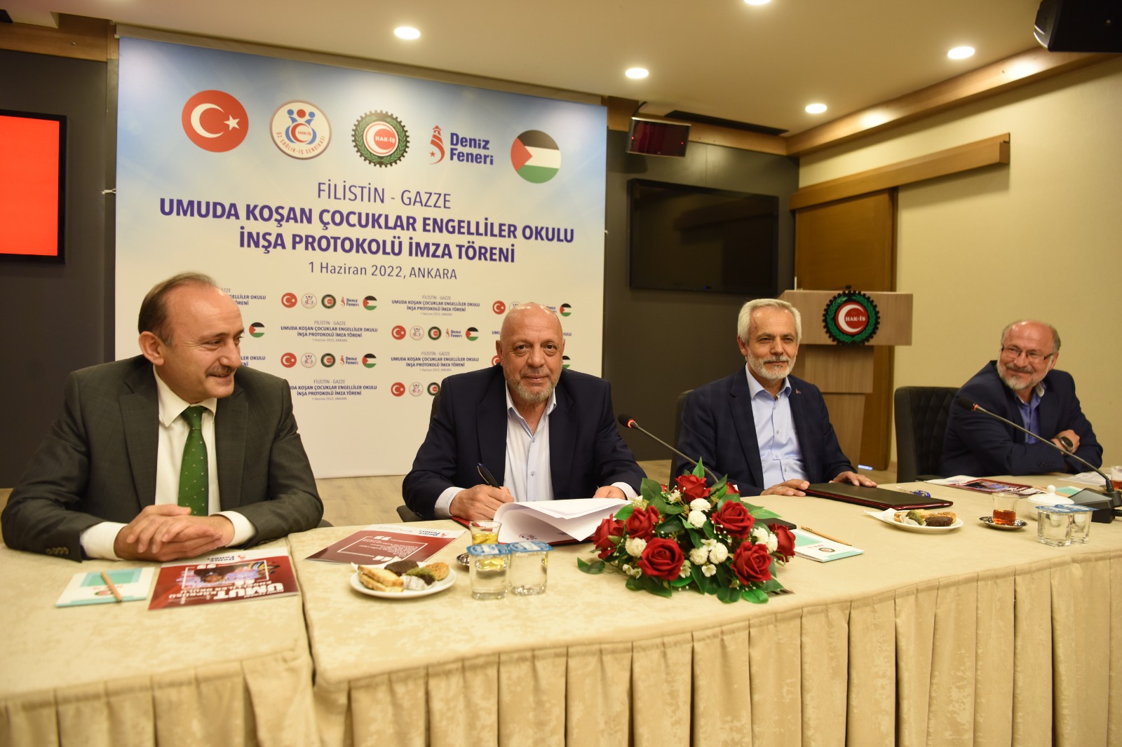 �srail vah�etine ra�men inad�na iyilik! Gazze'deki Umut K�pr�s� Engelliler Okulu i�in yard�m �a�r�s�