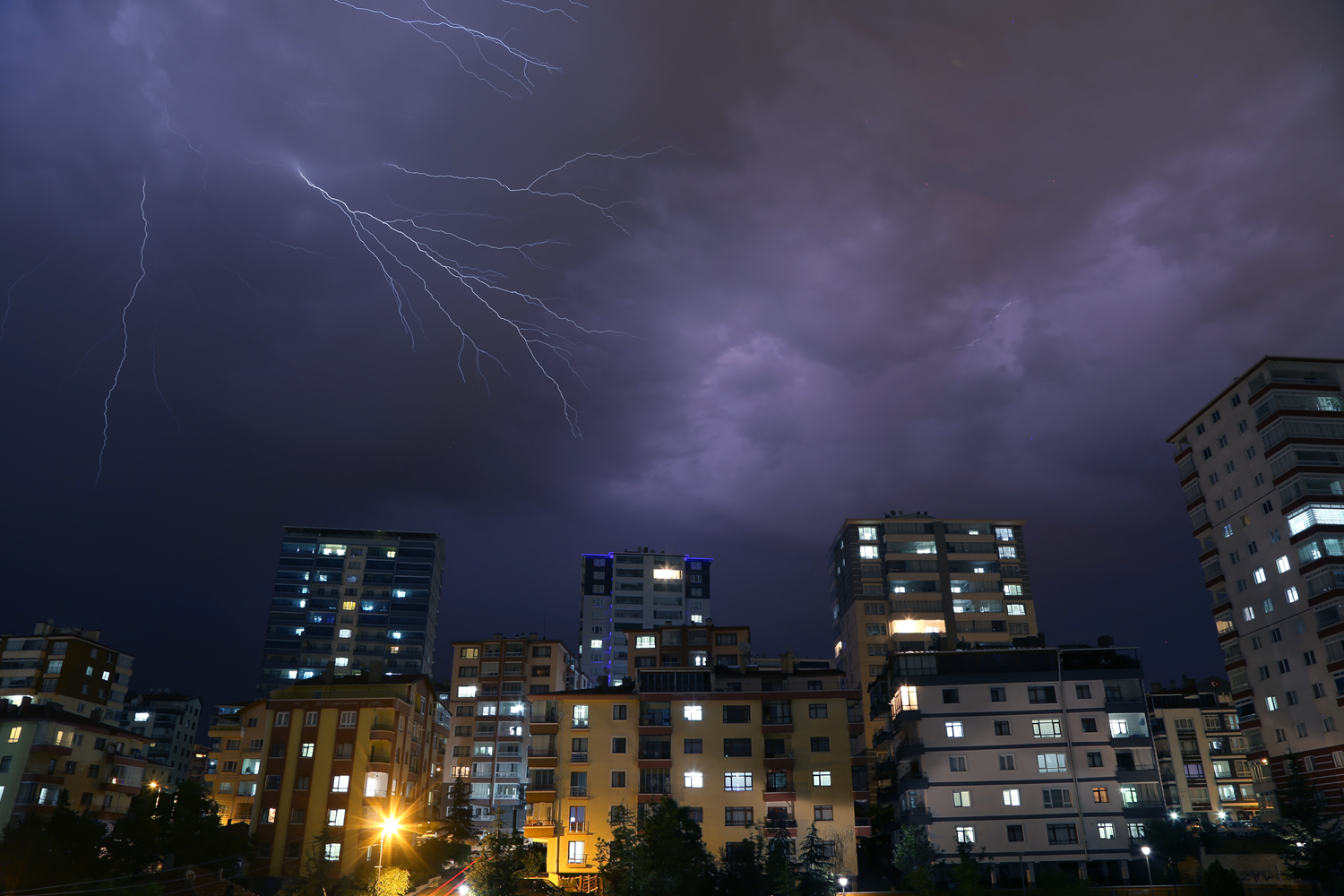 Ankara Valili�inden kuvvetli ya��� uyar�s�