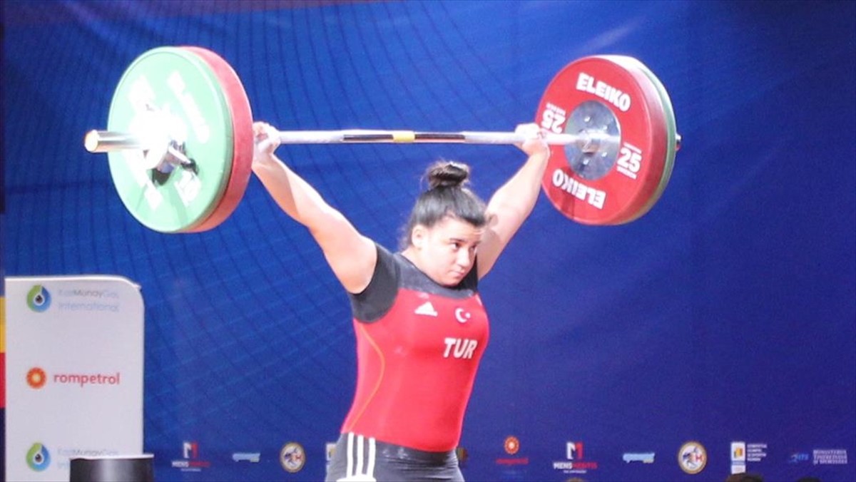 Milli sporcu Dilara Narin'den bir g�m��, bir bronz madalya