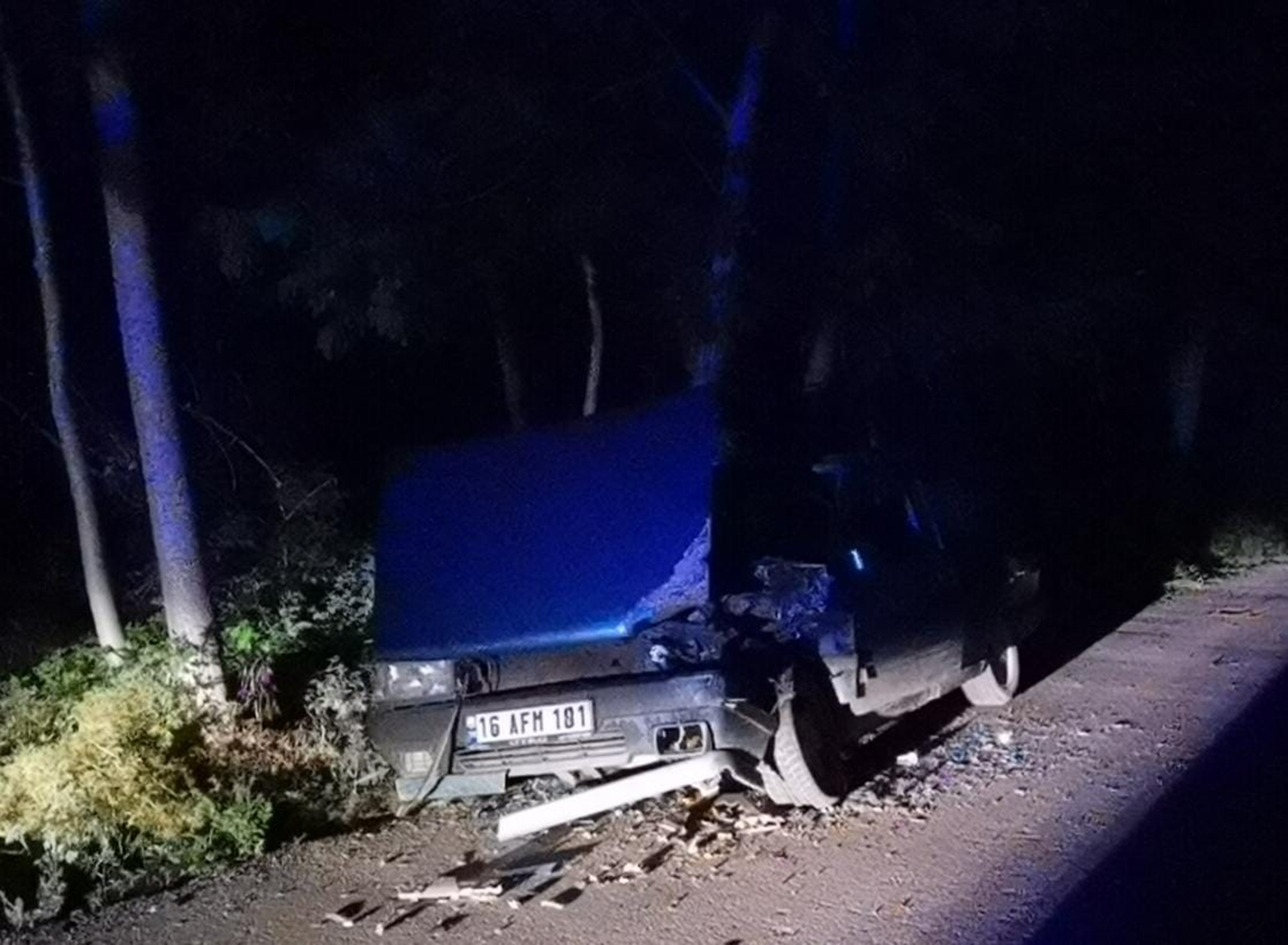 Bursa'da otomobil ile kamyonetin �arp��t��� kazada 6 ki�i yaraland�