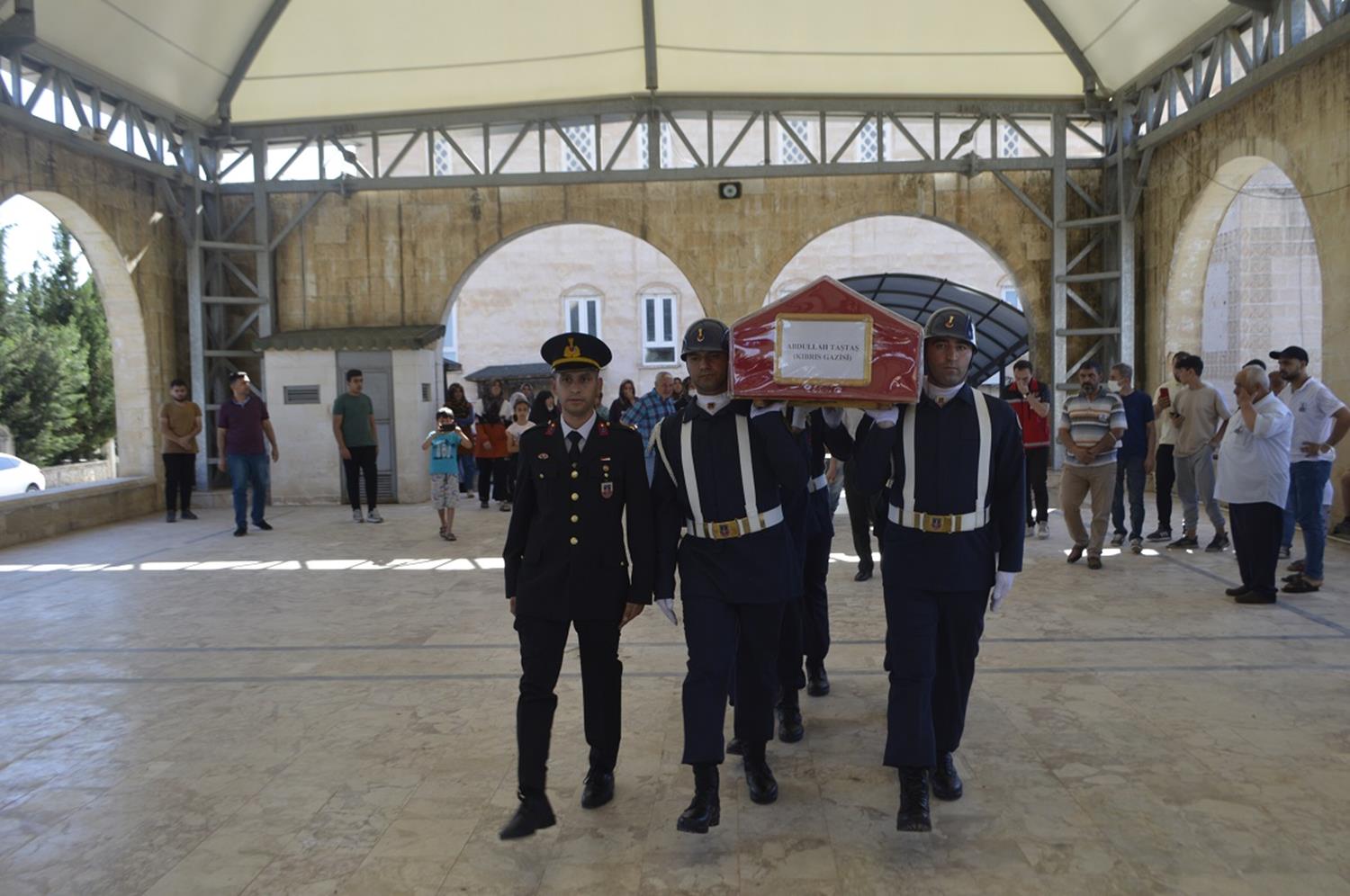 K�br�s Bar�� Harek�t� gazisi Abdullah Ta�ta� topra�a verildi