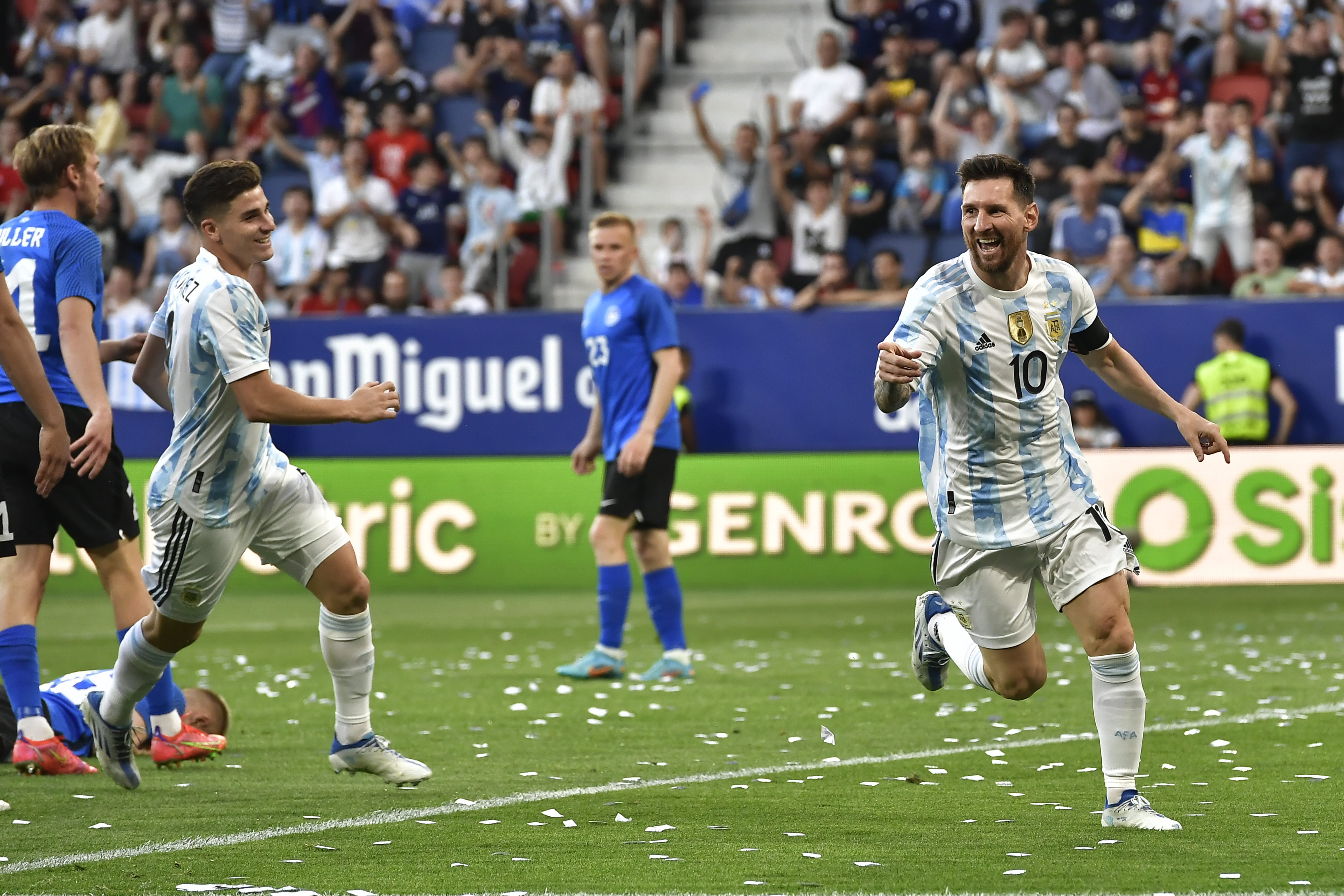 Lionel Messi 5-0 Estonya