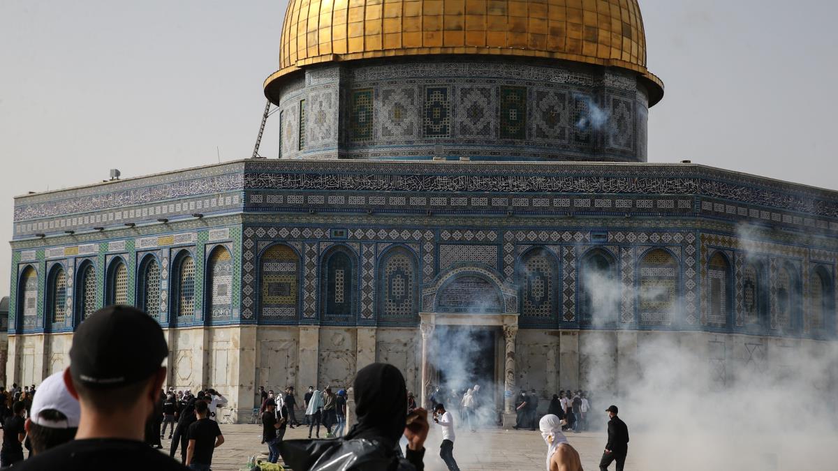 �srail g��lerinin e�lik etti�i fanatik Yahudilerden Mescid-i Aksa'ya bask�n