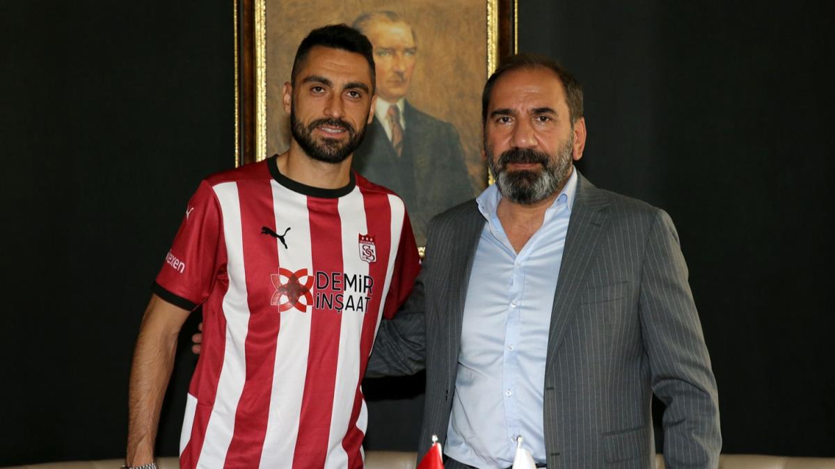 U�ur �ift�i 4 y�l daha Sivasspor'da