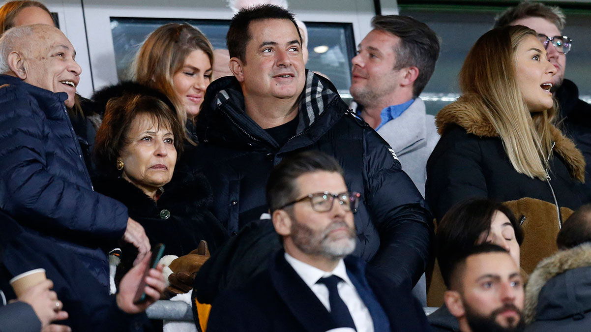 Acun Il�cal� Fenerbah�e'nin y�ld�z�na imza att�r�yor