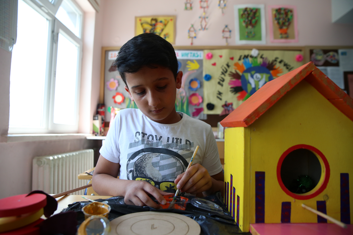 �zel ��renciler �retiyor, hem gelir elde ediyor hem de rehabilite oluyor