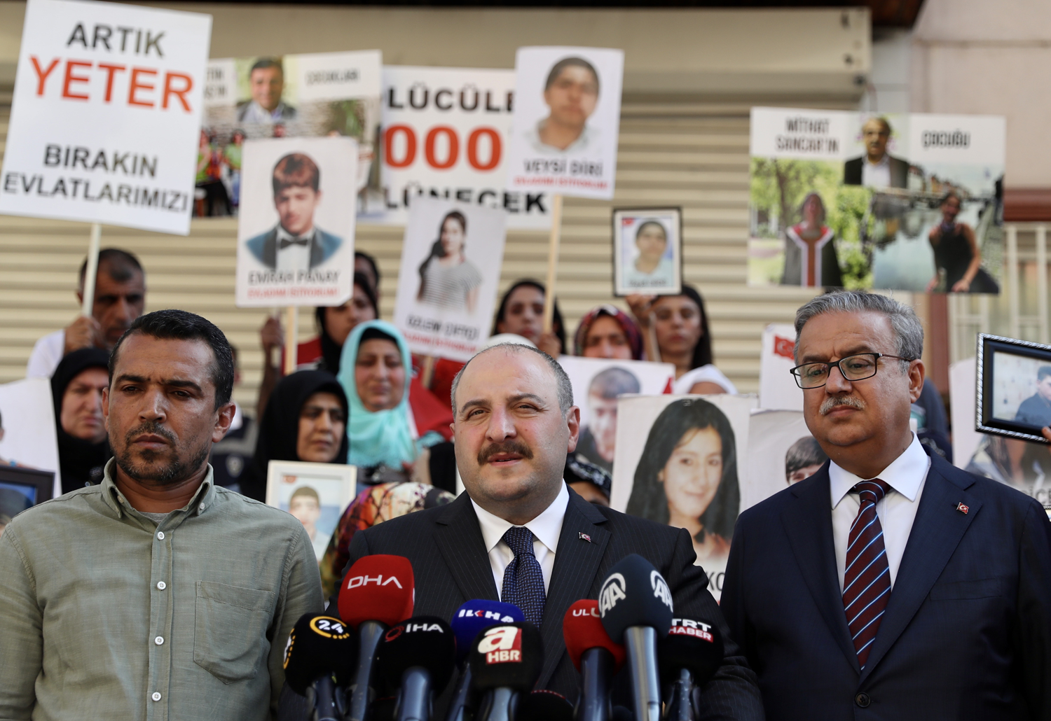 Bakan Varank: Bu m�cadeleyi buradaki K�rt karde�lerimizle beraber verece�iz