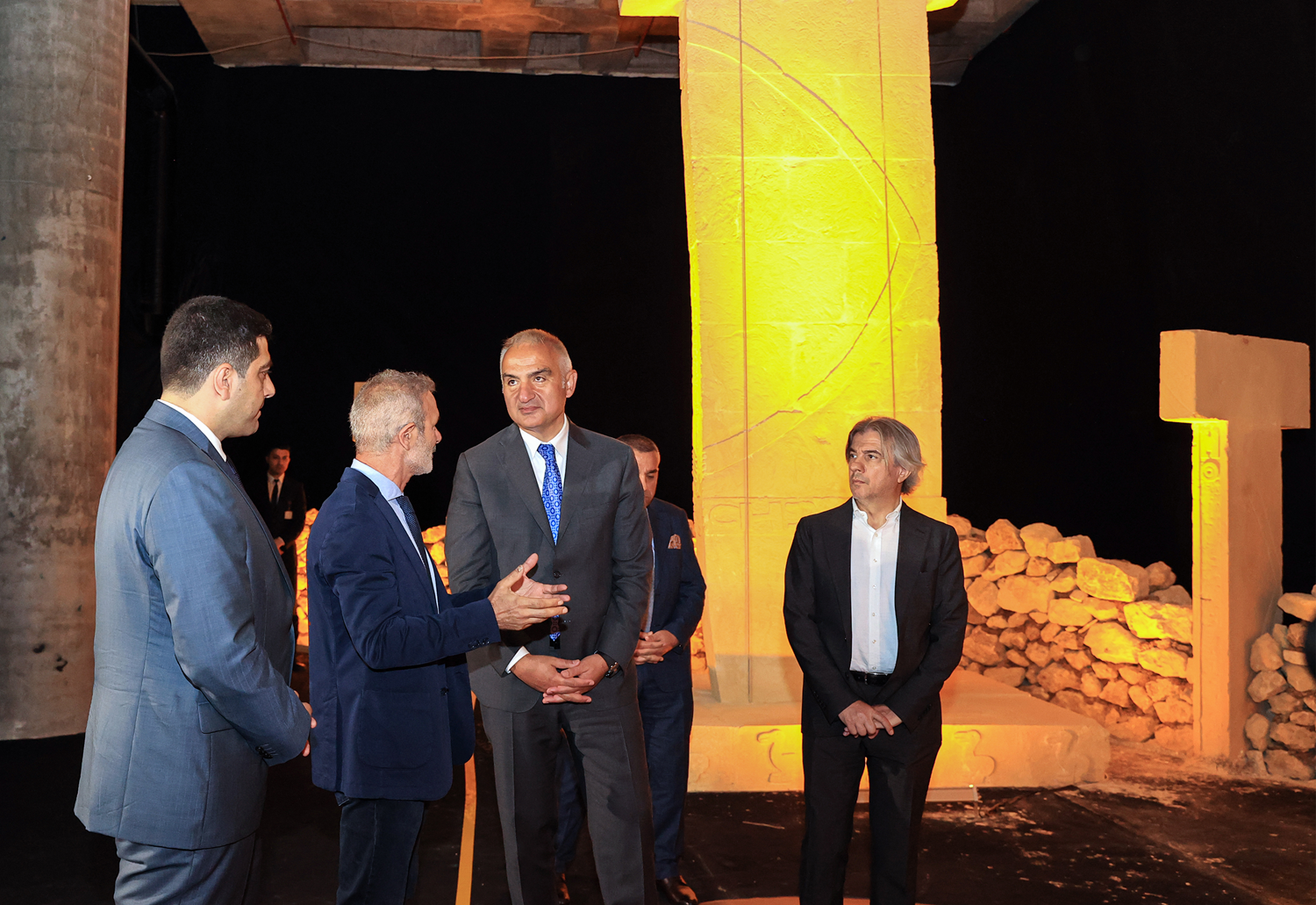 K�lt�r ve Turizm Bakan� Ersoy, 'Back to Realverse: G�beklitepe' sergisini gezdi