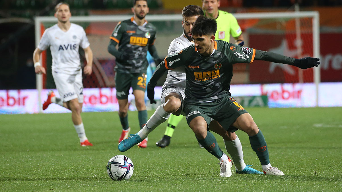 Transferin g�zde ismi Umut G�ne�'e Trabzonspor ve Ba�ak�ehir sorulunca...