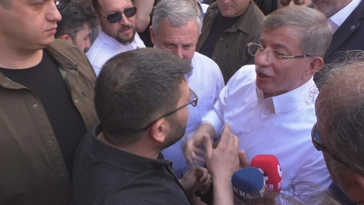 Davuto�lu'nun il ba�kan�ndan vatanda�a hakaret! Yuhalayarak tepki g�sterdiler