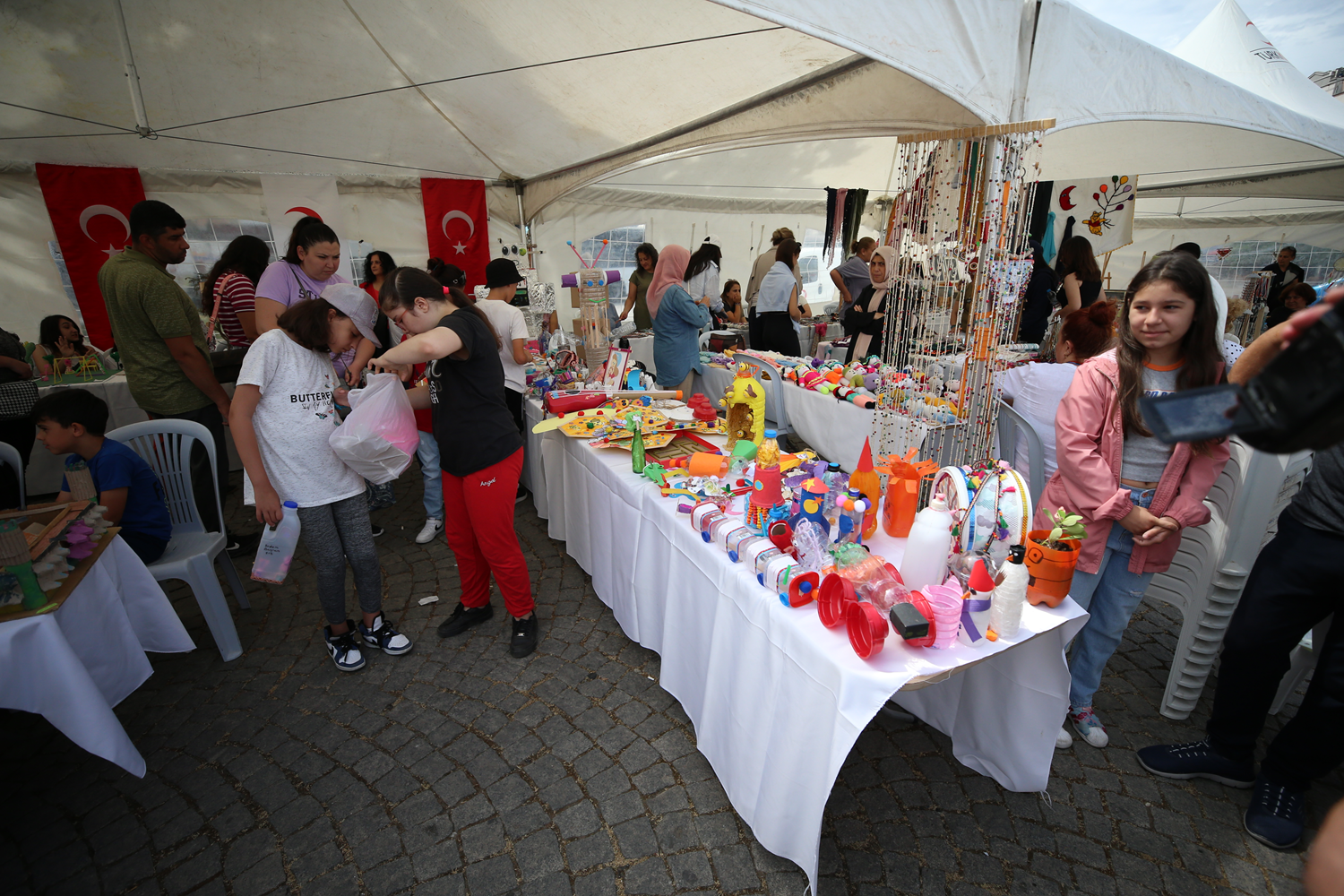 At�klar �ocuklar�n elinde oyunca�a d�n��t�