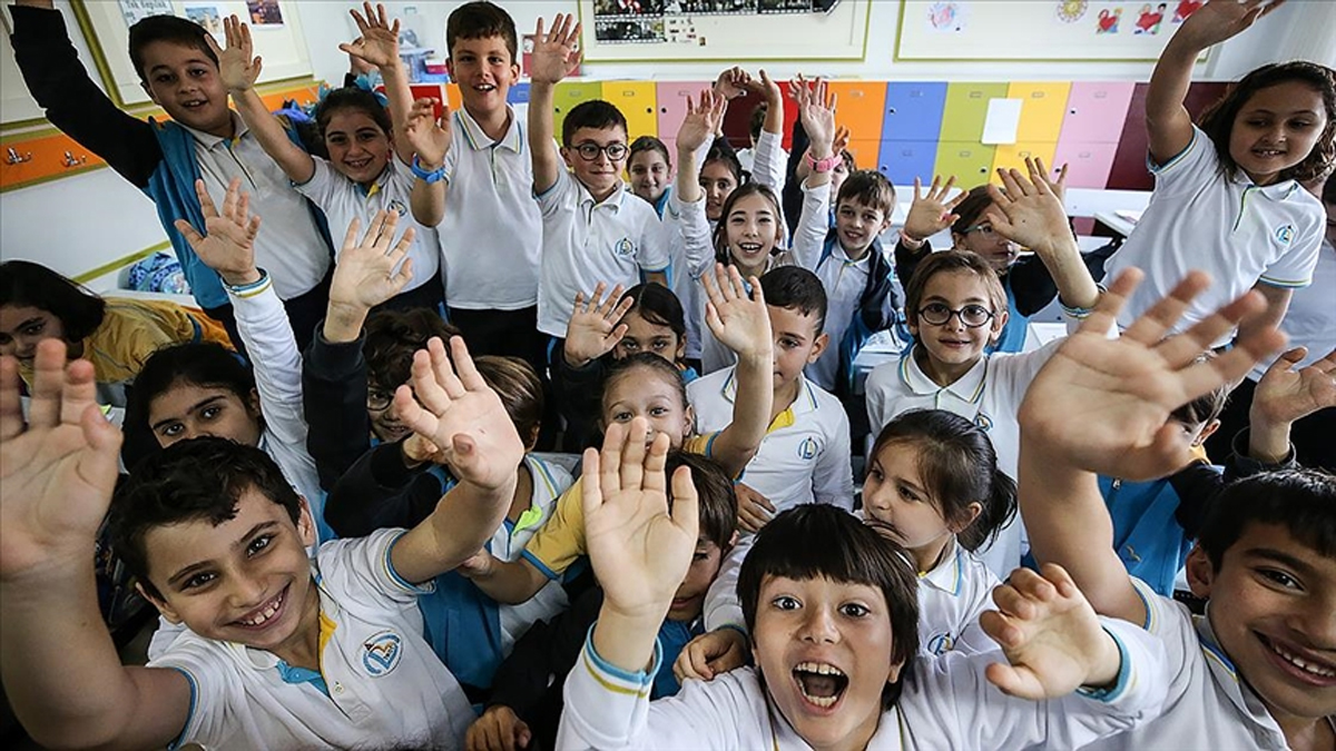 18 milyon ��renci, 17 Haziran Cuma g�n� karne alarak yaz tatiline girecek