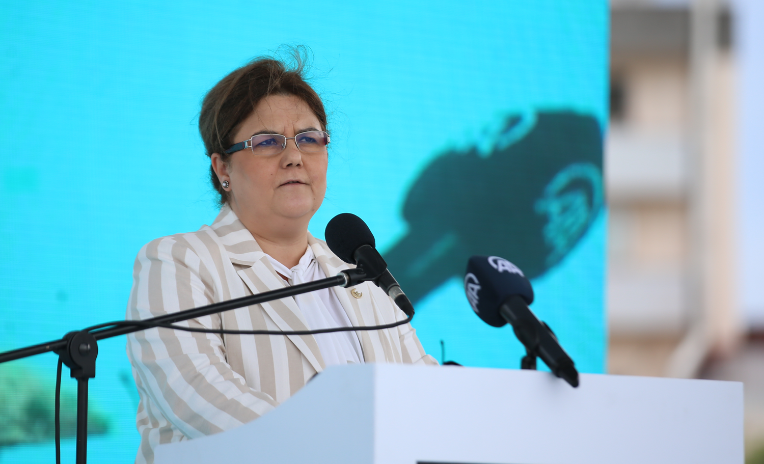 Bakan Yan�k: �ocuklar bizim en b�y�k zenginli�imizdir