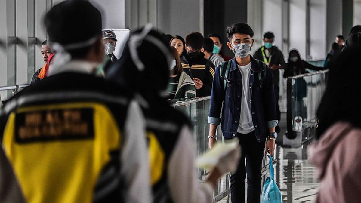 Filipinler'de 'kamuya a��k alanlarda maske takmayanlar g�zalt�na al�nabilir' uyar�s�
