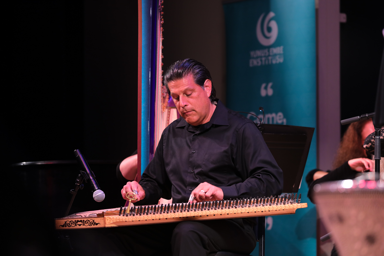 Los Angeles Amerikan Yahudi �niversitesi'nde Yunus Emre r�zgar�