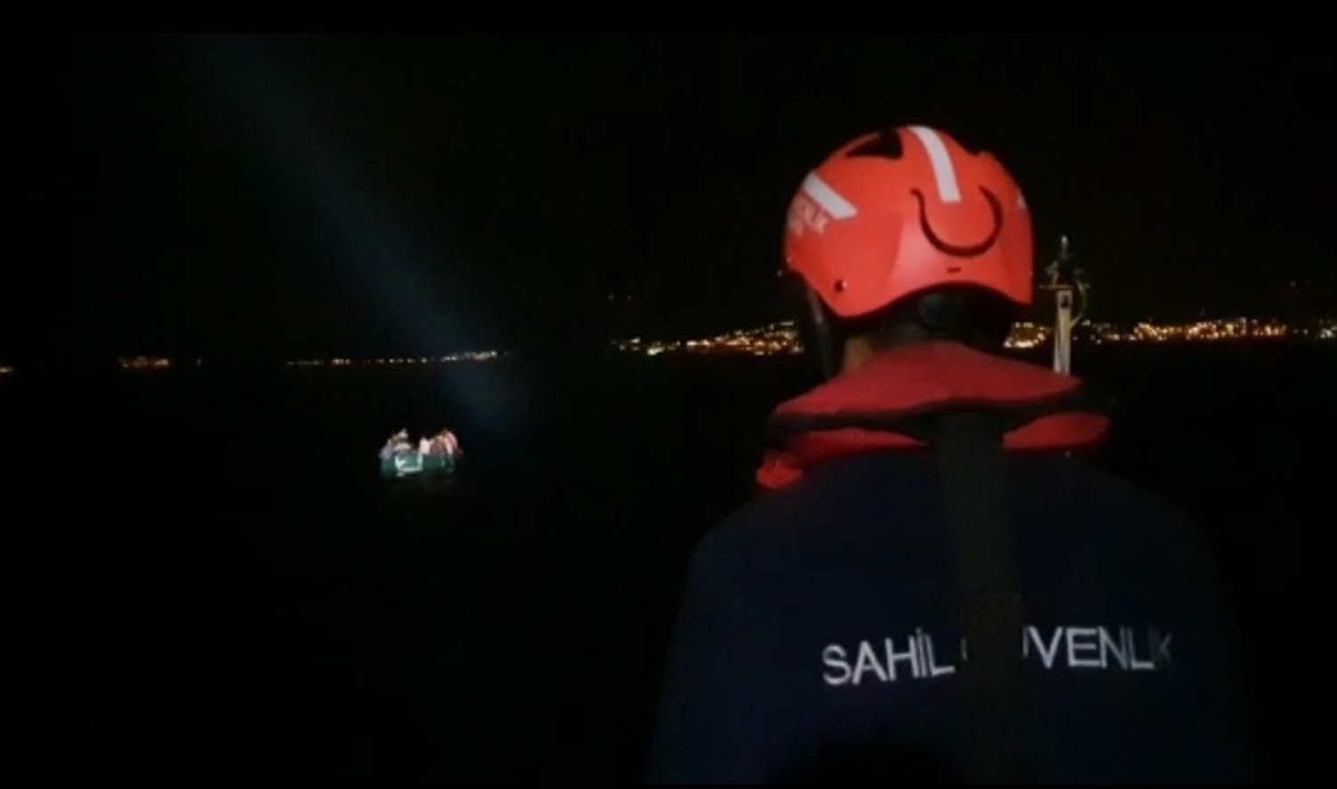 27 d�zensiz g��men kurtar�ld�