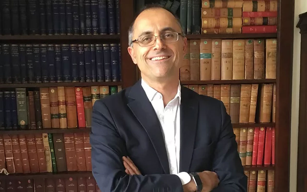 Yunan profes�rden �lkesine sert ele�tiri!