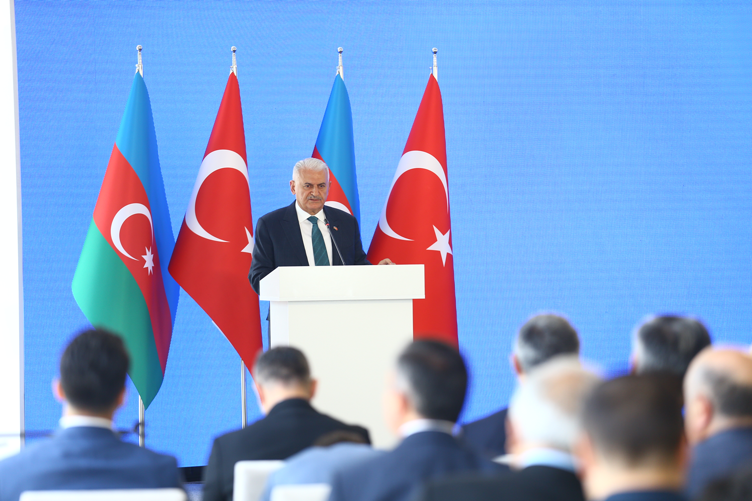 Binali Y�ld�r�m: Karaba� zaferi T�rk d�nyas�nda yeni bir d�nemin ba�lang�c�d�r
