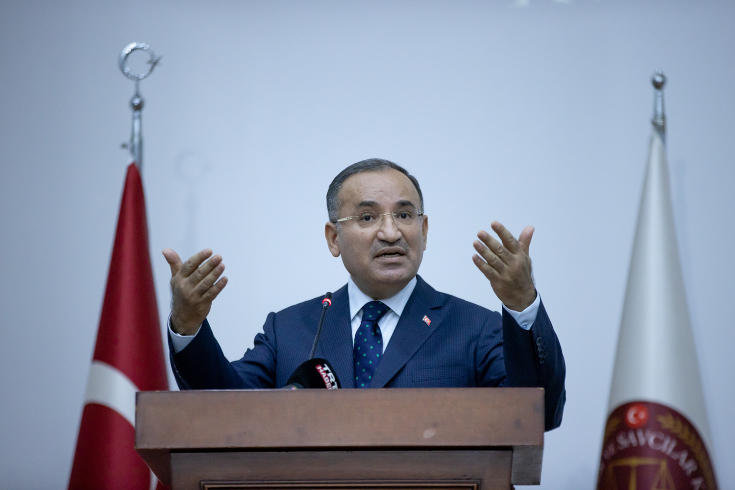Bakan Bozda�: Vicdan�n�z ve akl�n�z h�r olsun