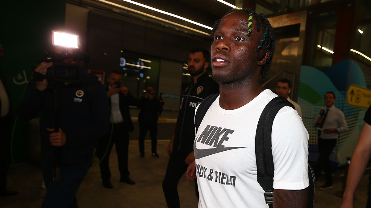 Fenerbah�e yeni transferine kavu�tu