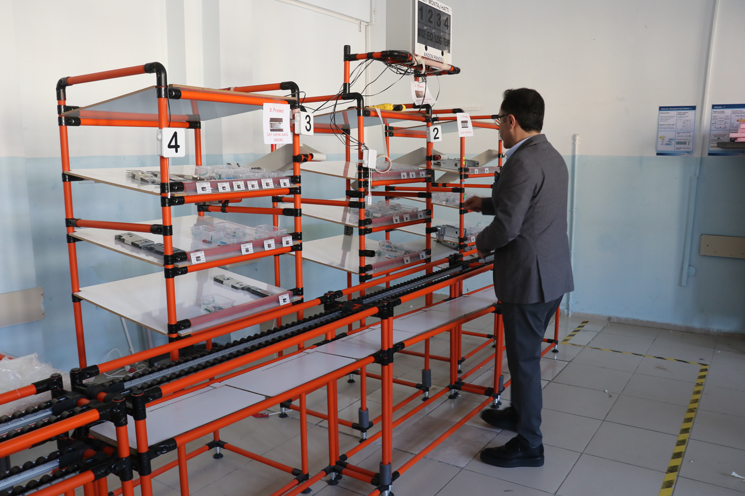 Okulda kurulan 'Yal�n Model Fabrika S�n�f�' ile sekt�re kalifiye eleman yeti�iyor