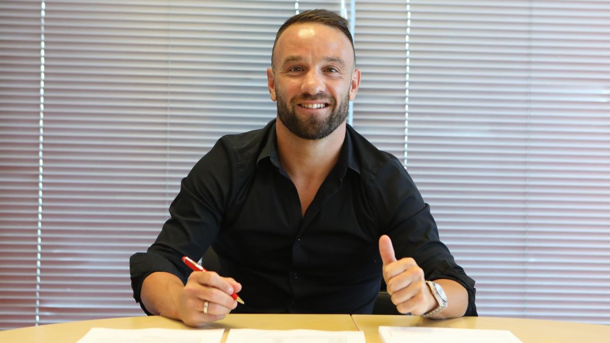 Olympiakos'ta Mathieu Valbuena ile yeni szleme imzaland 