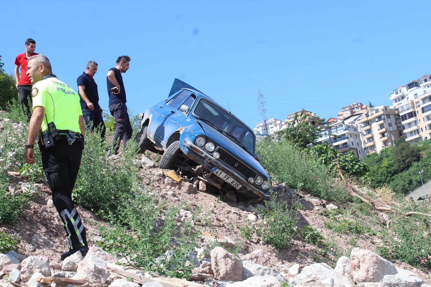 Parkta freni tutmayan ara� 200 metre a�a��ya u�tu