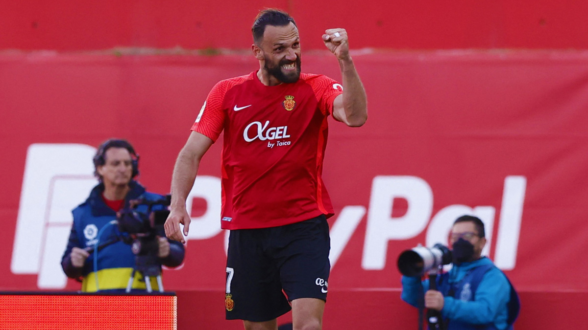 Ve Vedat Muriqi, �stanbul'a geliyor! Y�l�n transferini duyurdular