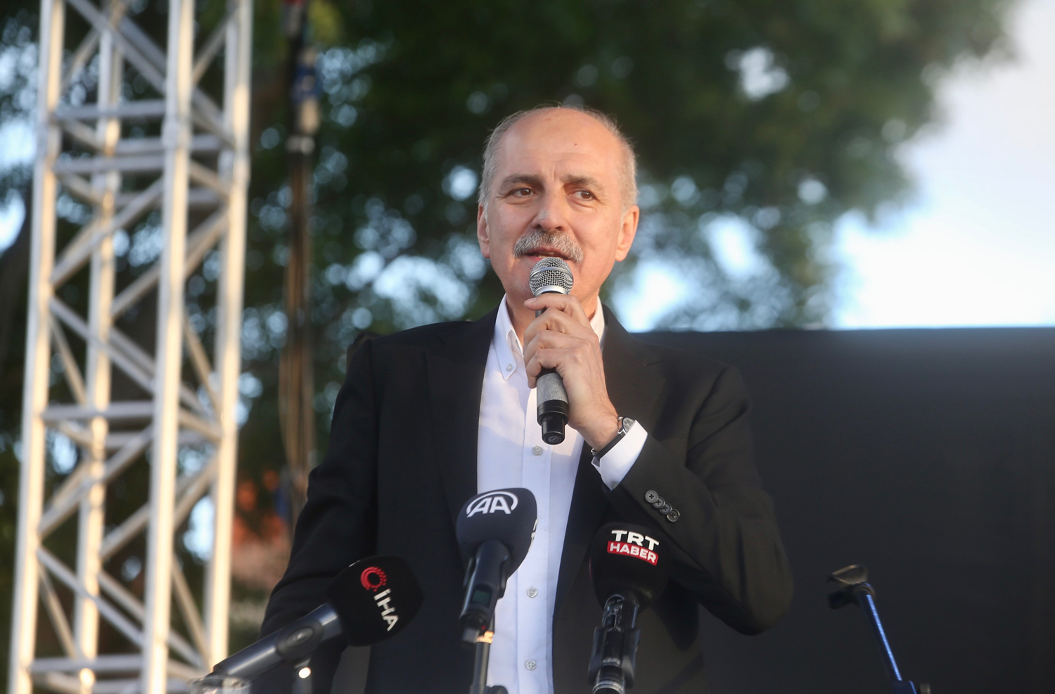 AK Partili Kurtulmu�: T�rkiye tarih boyunca bar���n ve karde�li�in adas� olmu�tur