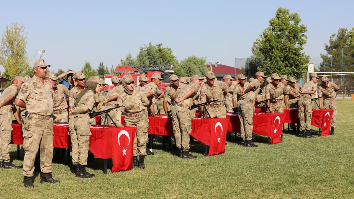 Diyarbakr'da 31 gvenlik korucusu yemin ederek greve balad 