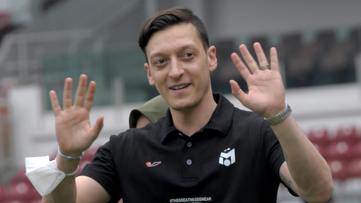Mesut �zil d�nyada g�ndem oldu! Herkes bu krizi konu�uyor