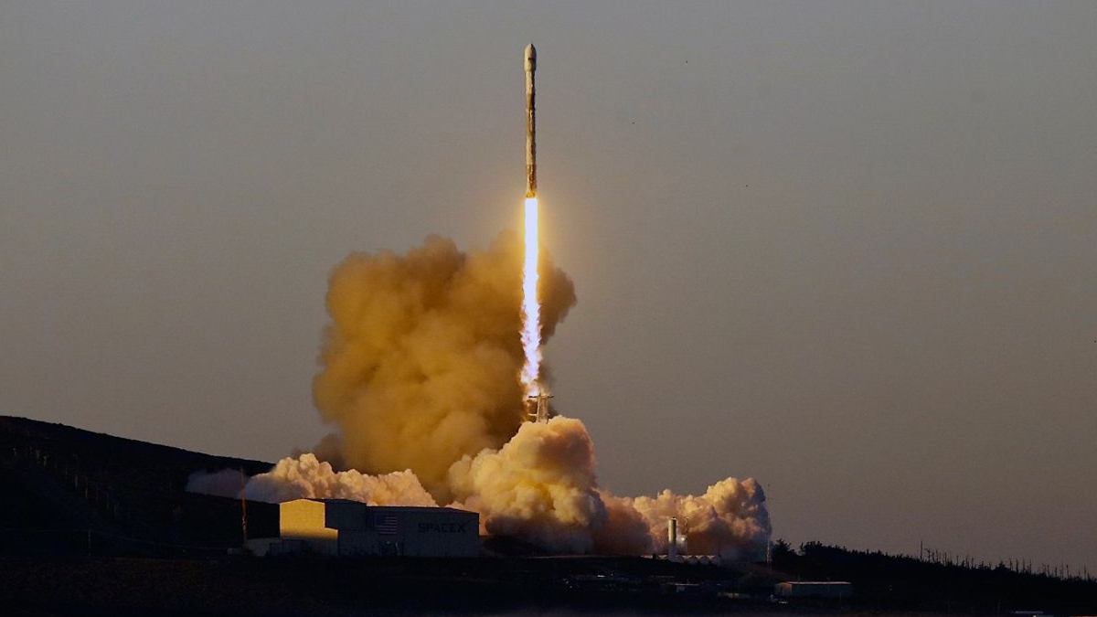 SpaceX, Alman ke�if uydusunu f�rlatt�