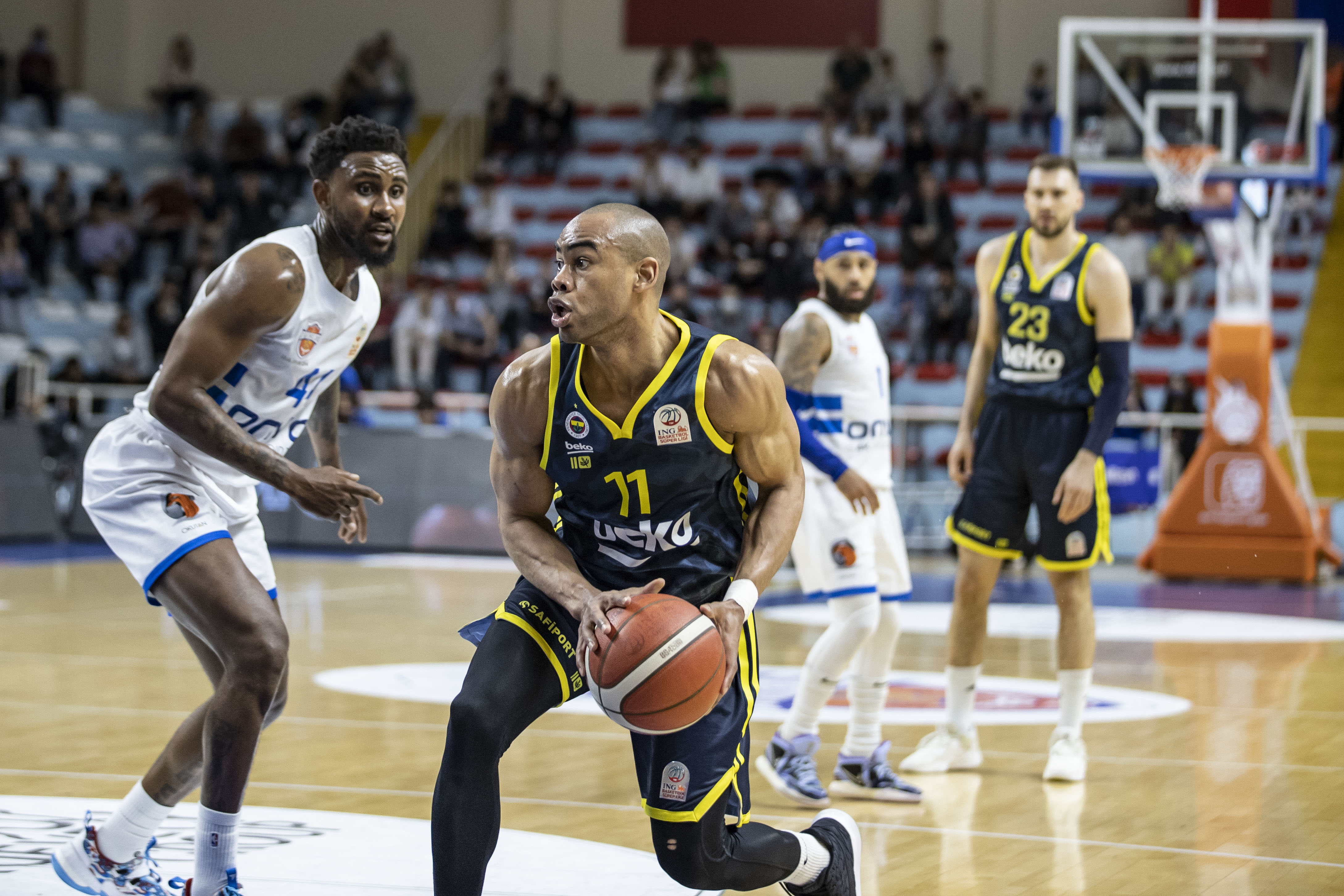 Markel Starks, Dar���afaka'ya transfer oldu