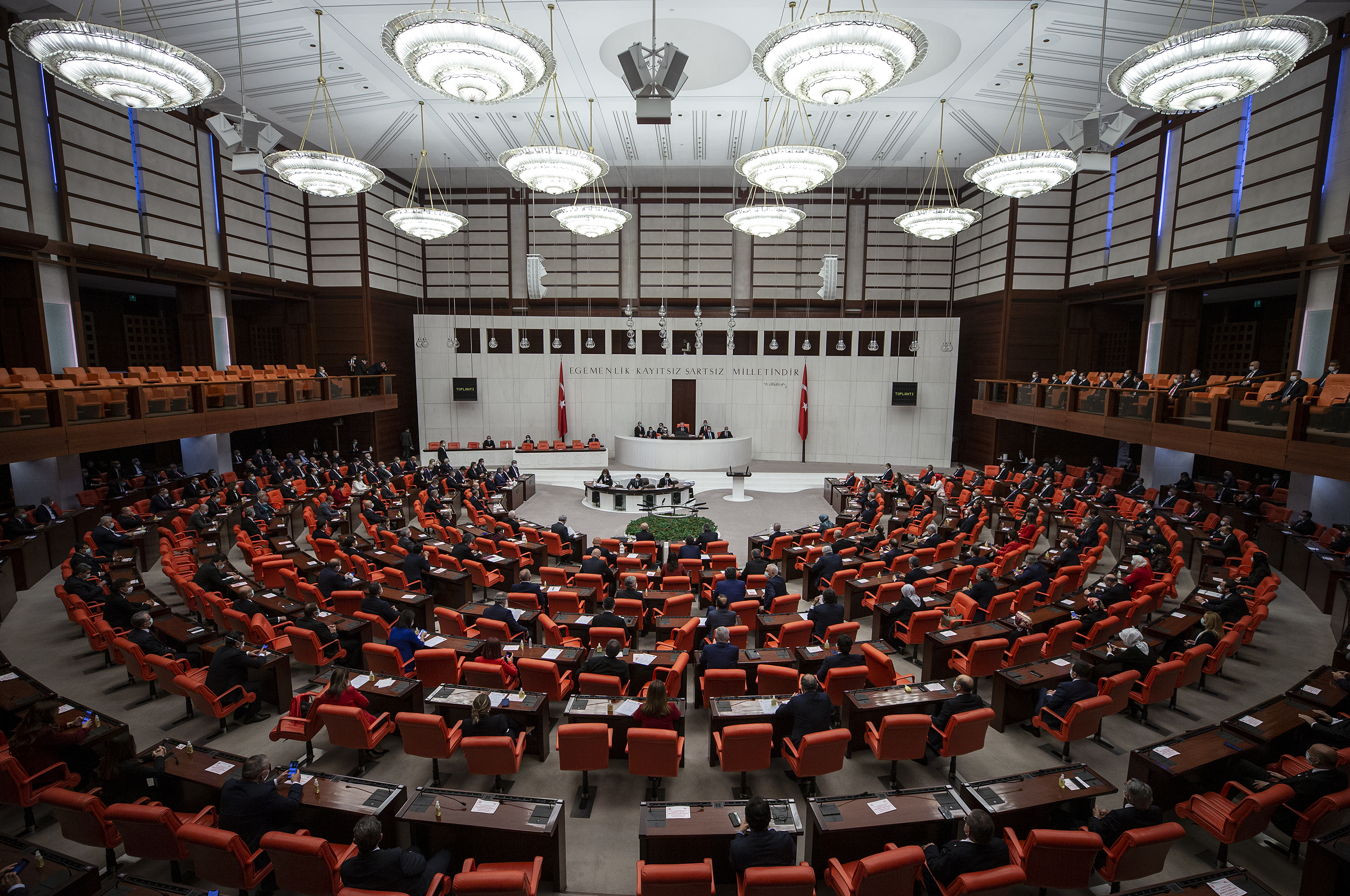 AK Parti, '�ay Kanununda De�i�iklik' �ng�ren yasa teklifini TBMM Ba�kanl���'na sundu