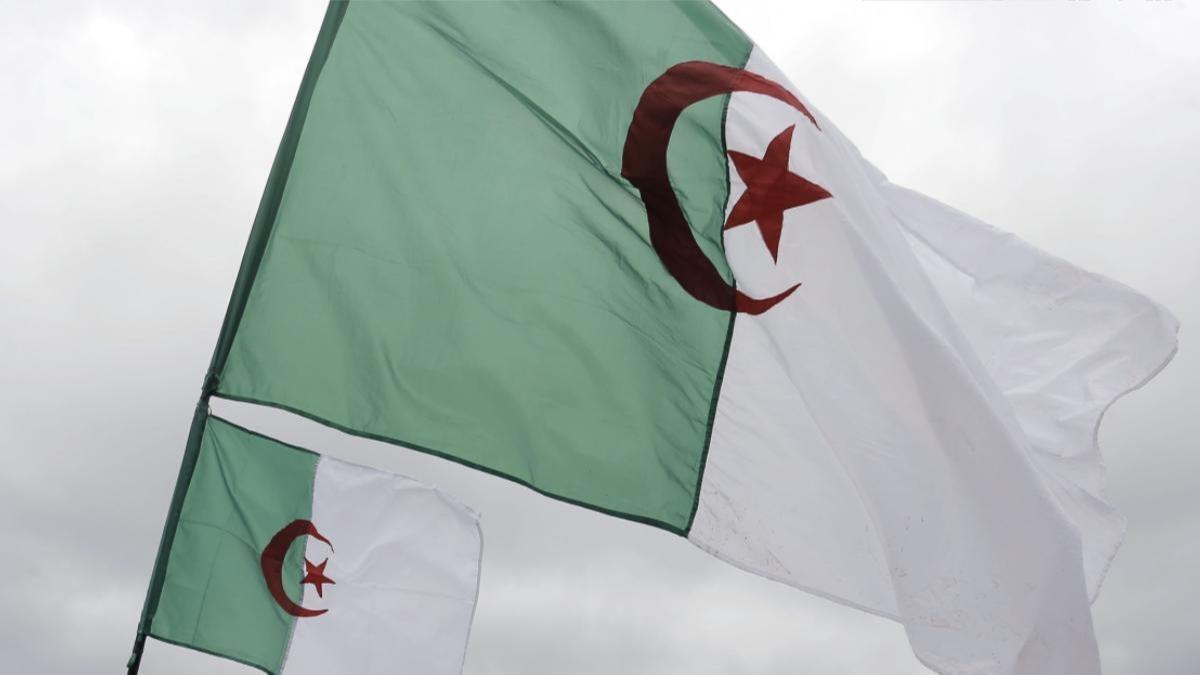Cezayir hkmetinden spanya karar