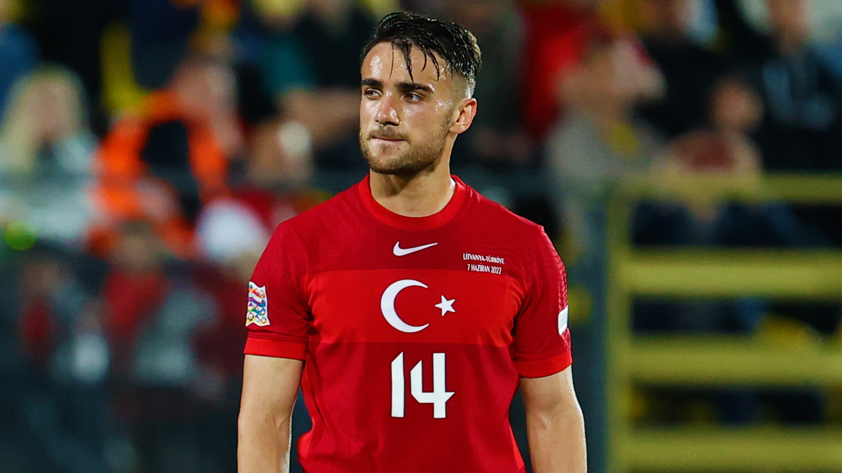 ��lg�n teklif! Yunus Akg�n, Galatasaray'a gelmeden gidiyor...