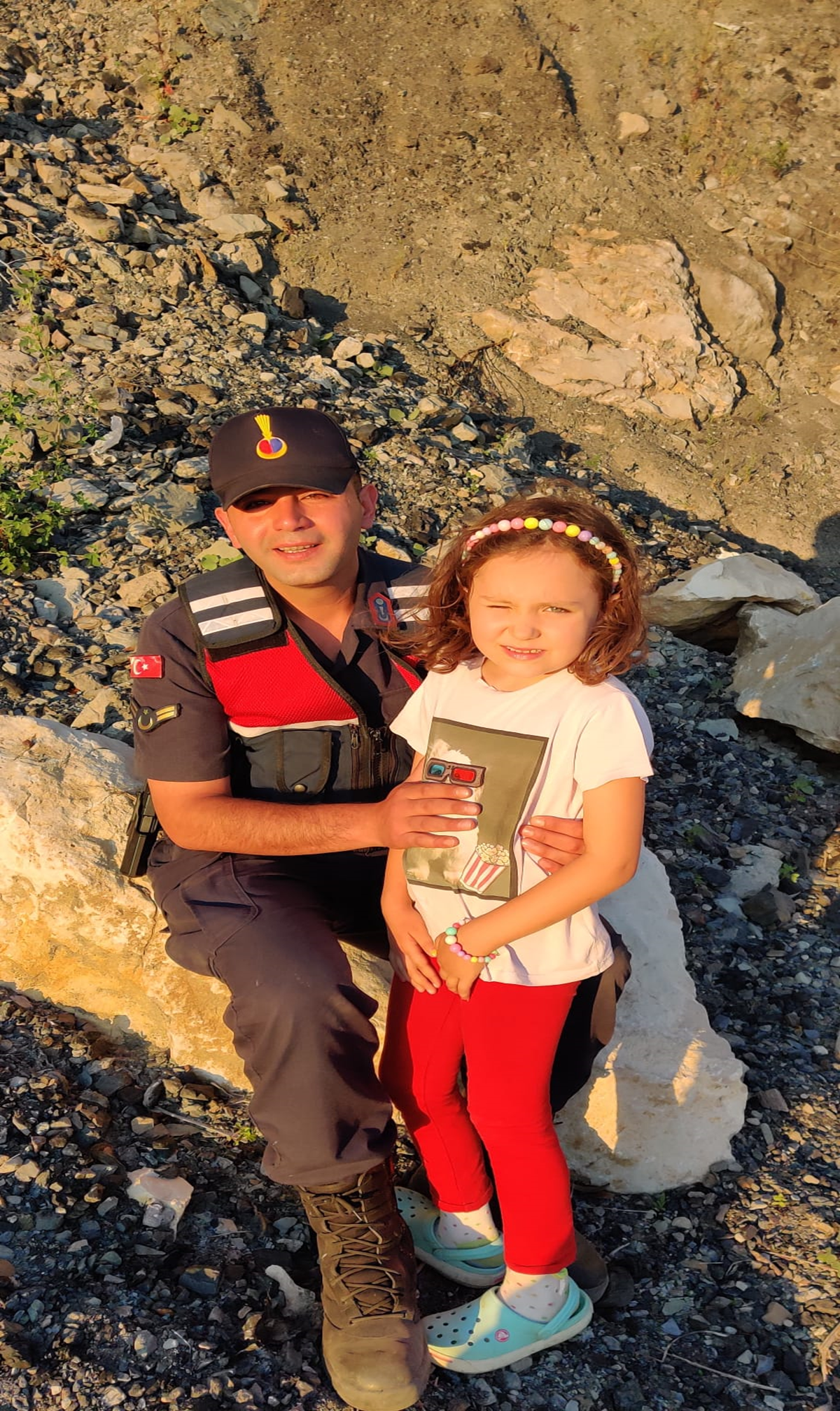Day� ile ye�en kayal�klarda mahsur kald�