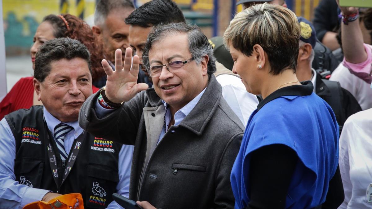 Kolombiya'da cumhurbakanl seimini Gustavo Petro kazand