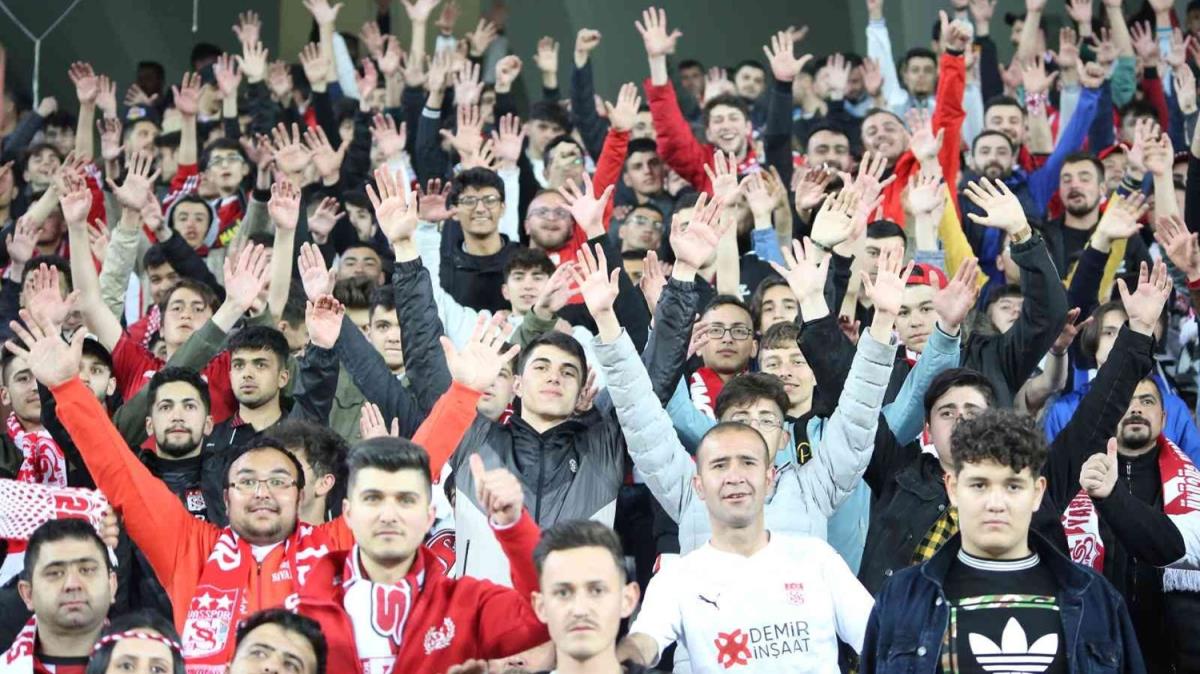 Sivasspor'u taraftar yalnz brakt