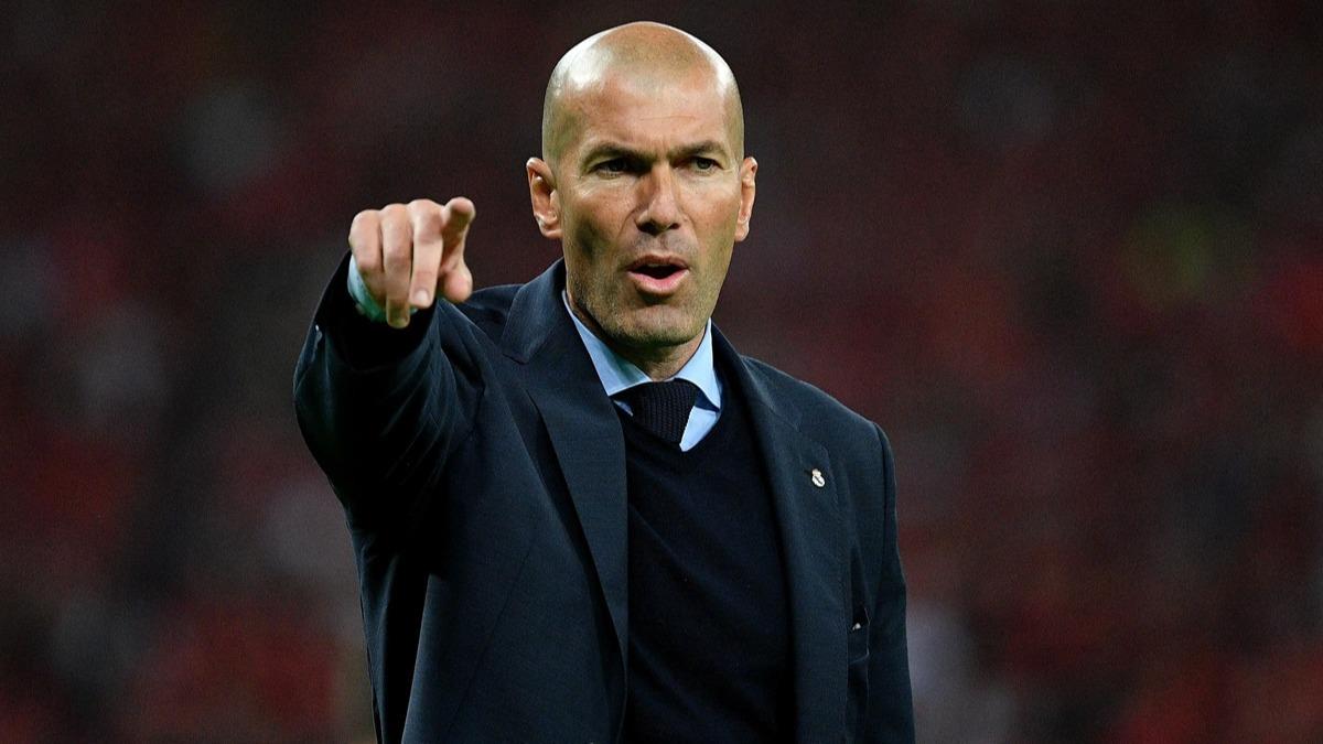 PSG'den Zinedine Zidane aklamas