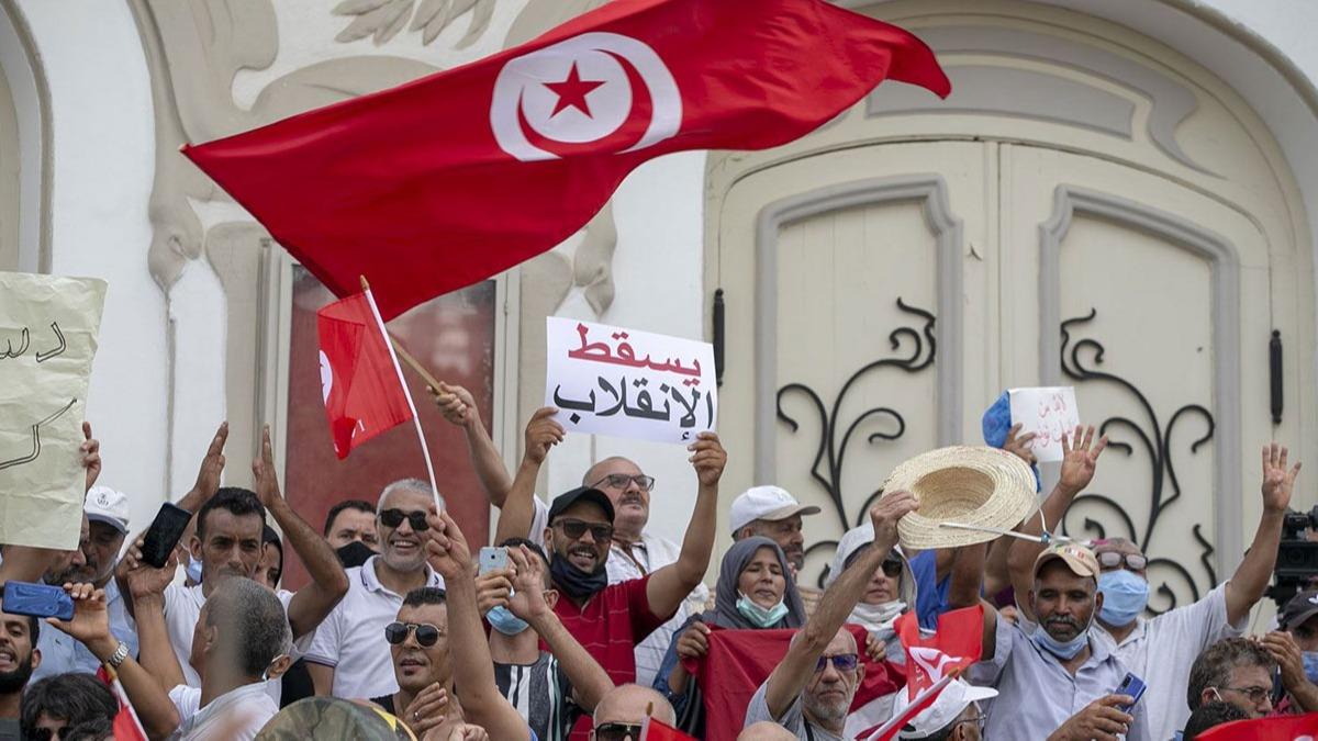 Tunus'ta hakimler ayakta