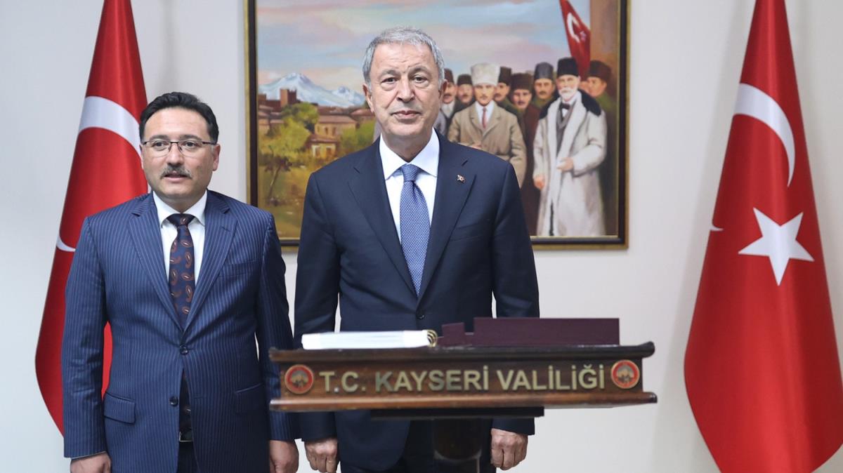 Milli Savunma Bakan Akar, Kayseri'de ziyaretlerde bulundu 
