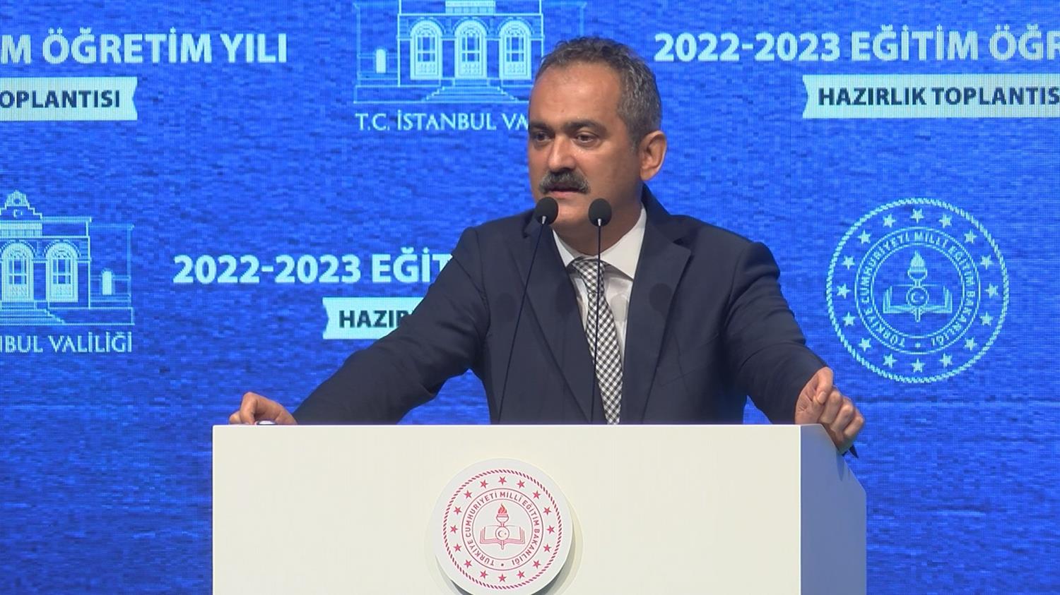Bakan �zer: ��retmen atamas� 2022 y�l�nda olacak