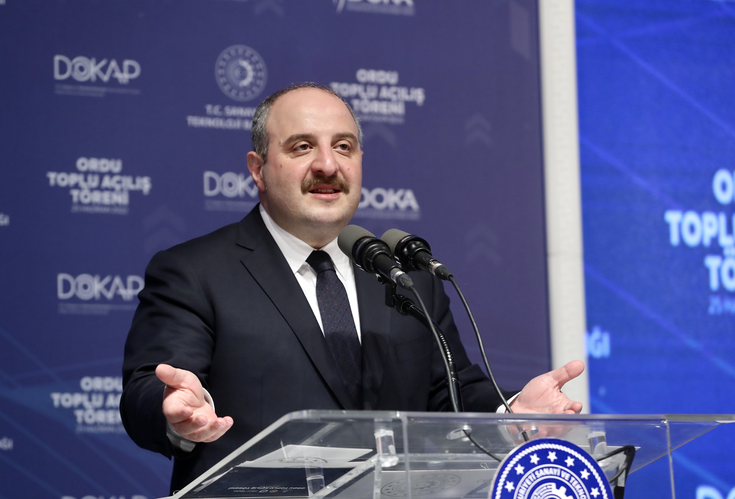 Bakan Varank: Biz birileri gibi bo� laf �retenlerden de�iliz